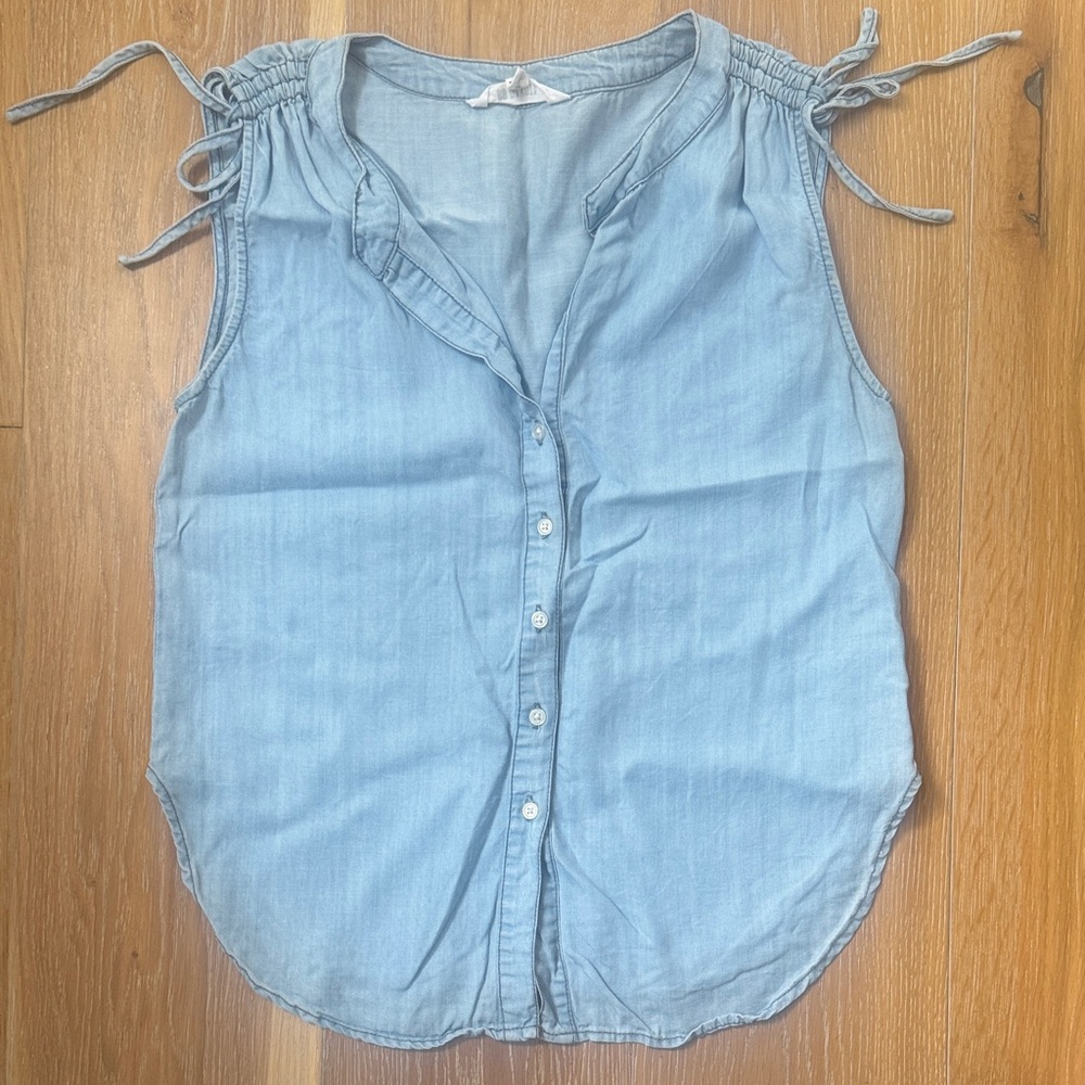 BB Dakota Light Blue Sleeveless Button-Up Top